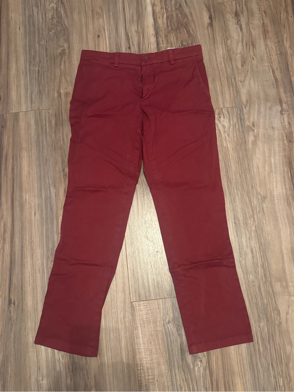 Vineyard Vines Men's Chinos in Burgundy Red 30x30